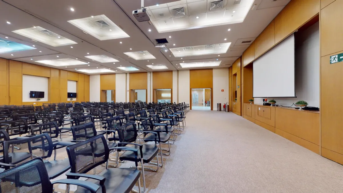 Auditório do evento — vista lateral